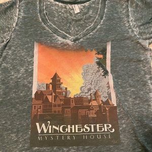 Winchester Mystery House V Neck Graphic T shirt L